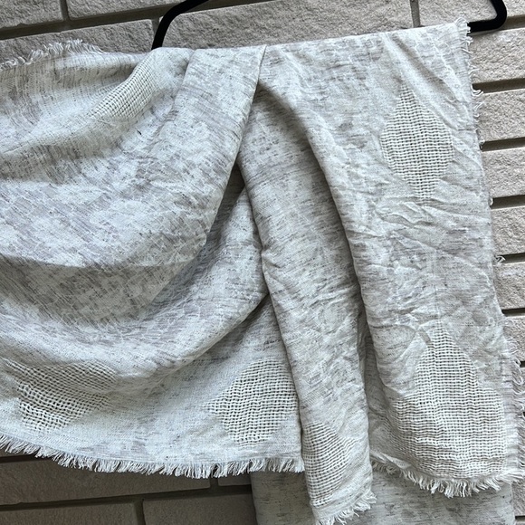 Aphorism Woven Lightweight Blanket Scarf - Picture 8 of 9
